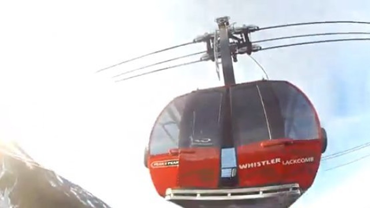 Base Jump : Il fait un saut incroyable depuis la cabine d'un téléphérique