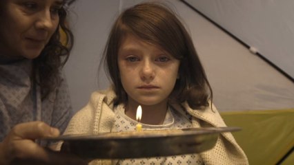 Filmée 1 seconde par jour pendant 1 an, cette petite fille voit sa vie virer du rêve au cauchemar