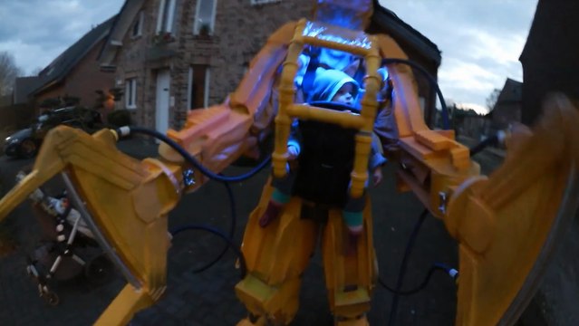 Pour un carnaval, un père construit une réplique du Power Loader d'Aliens pour sa fille