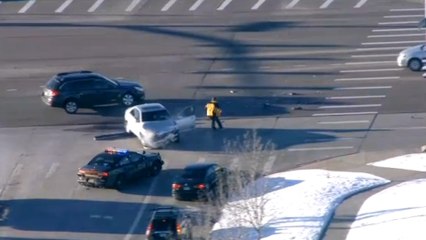 Comme dans GTA, il vole trois voitures pour tenter d'échapper à la police