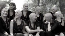 Atteinte d’un cancer du sein, Gerdi McKenna voit toutes ses amies se raser la tête pour la soutenir