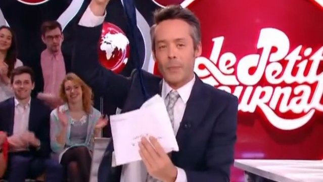 Le Petit Journal : Yann Barthès et ses équipes récupèrent la cravate de François Hollande