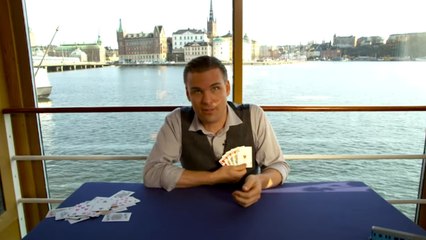 Charlie Caper vante la ville de Stockholm avec des tours de cartes exceptionnels