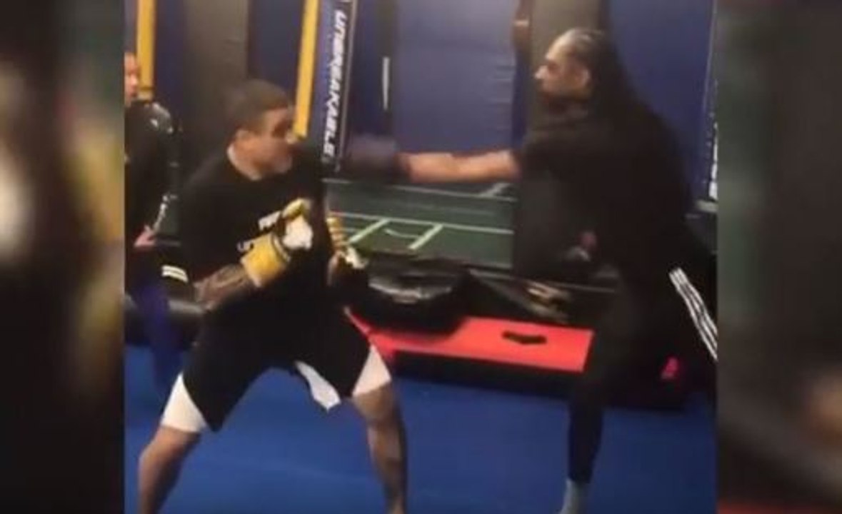 Boxe : Le rappeur Snoop Dogg se met au sport !