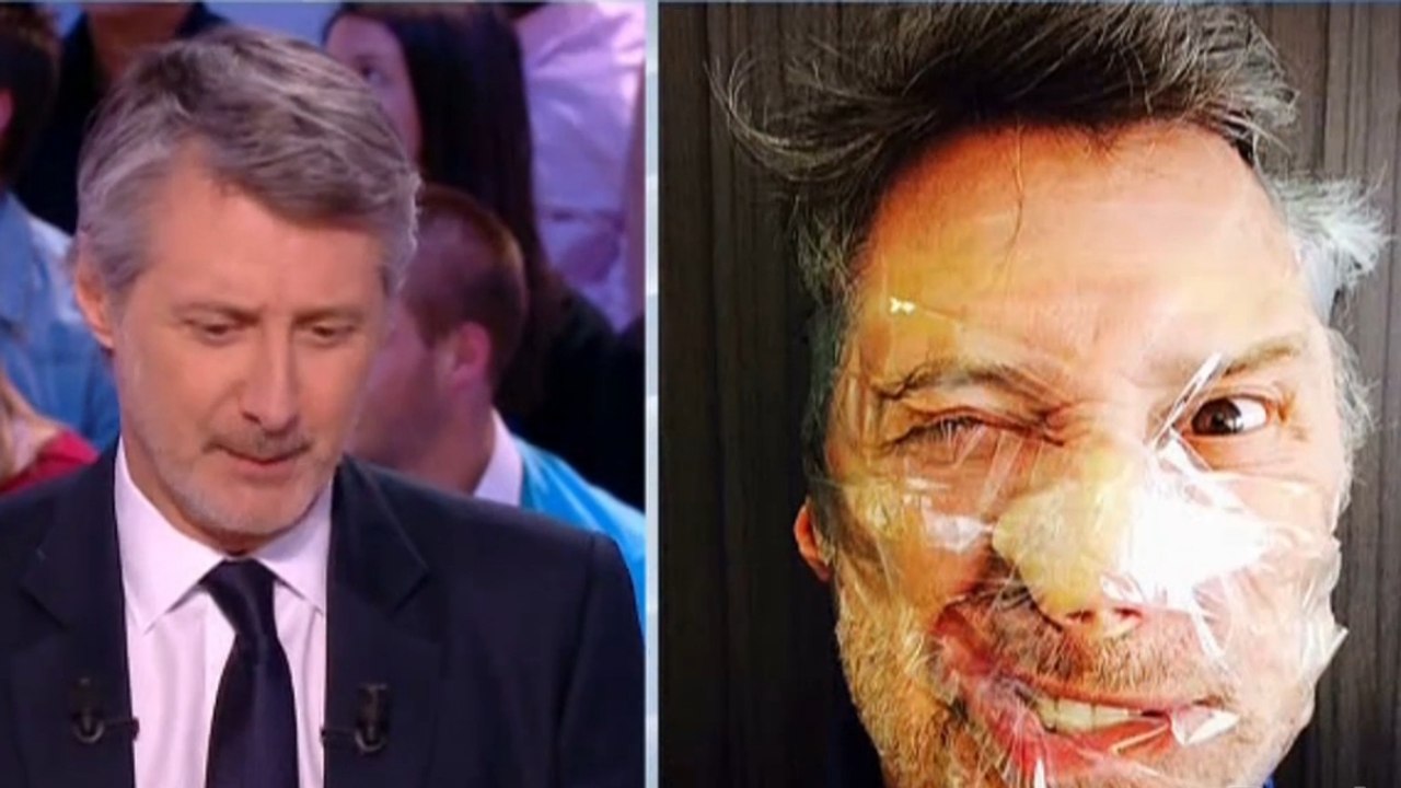 Le Grand Journal : Antoine de Caunes et Doria Tillier font un sellotape selfie