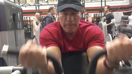 Arnold Schwarzenegger revient à la salle de sport un mois après son opération du coeur
