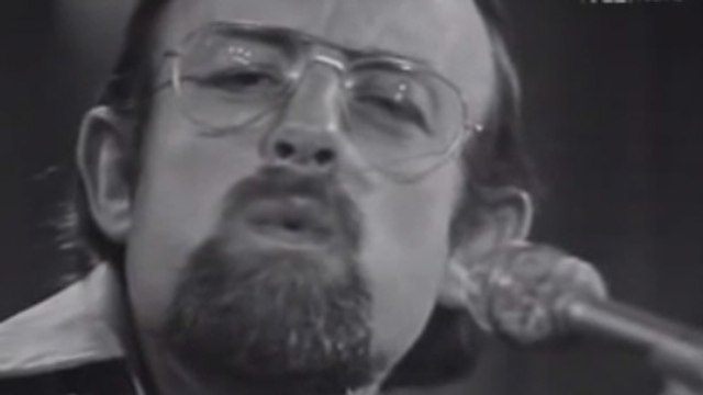 Vous pensez savoir siffler ? Alors vous ne connaissez pas le talent de Roger Whittaker