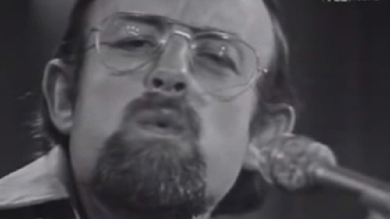 Vous pensez savoir siffler ? Alors vous ne connaissez pas le talent de Roger Whittaker