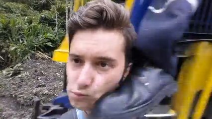 Il fait un selfie devant un train, le conducteur lui donne un coup de pied dans la tête