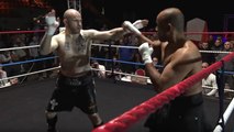 Jimmy Sweeney, champion de bare knuckle poids moyen anglais, a un style bien à lui