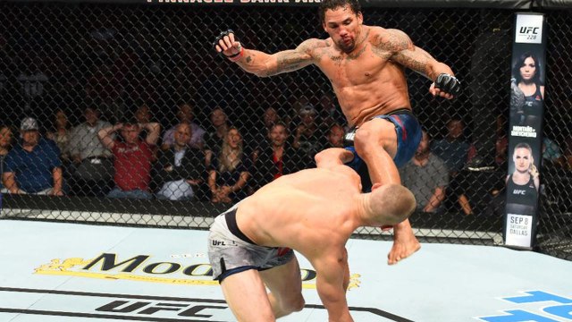 Eryk Anders inflige un énorme KO à Tim Williams avec un head kick violent à l'UFC Fight Night de Lincoln