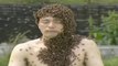 Chine : Pour établir un record du monde, Ruan Liangmin se couvre le corps d’abeilles