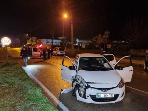 Son Dakika | Polisten kaçtıkları otomobille ters şeride giren şüpheliler, kazaya neden oldu: 1 gözaltı