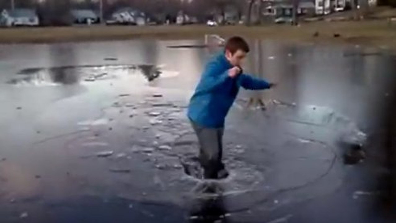 Leurs chutes dans la glace sont impressionnantes !