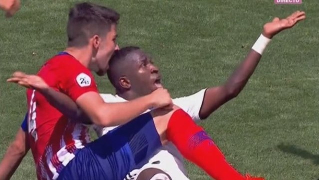 Real Madrid : Vinicius Jr se fait mordre au crâne avec la Castilla
