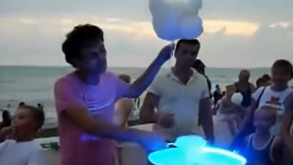 Vous ne verrez plus jamais la barbe à papa de la même façon !