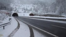 Bolu Dağı'nda kar yağışı etkisini sürdürüyor