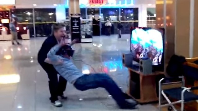 Il voulait faire le test des lunettes Oculus Rift... mais il ne s'attendait pas à ça