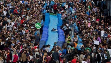 Angleterre : A Bristol, une rue entière a été transformée en Toboggan géant