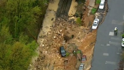 Etats-Unis : A Baltimore, la tempête creuse un trou géant en pleine rue