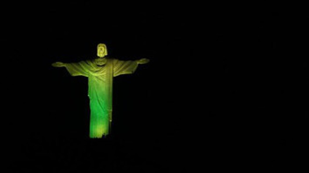 Coupe du Monde 2014 : Le Christ Rédempteur aux couleurs du Brésil avant l'ouverture