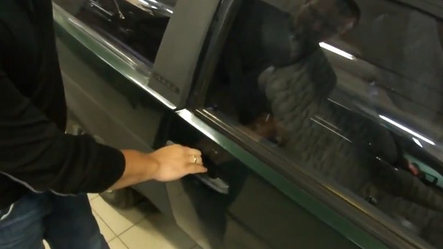 Découvrez comment ouvrir facilement votre voiture si vous avez oublié vos clés