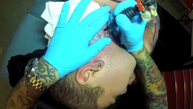 Mettez-vous dans la peau d'un tatoueur avec ce tatouage filmé en caméra embarquée