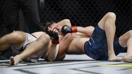 UFC Denver : Chas Skelly conteste l'arrêt de l'arbitre sur une soumission de Bobby Moffett
