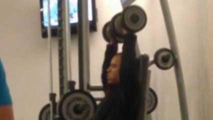 Barack Obama : La séance de musculation du président fait le tour du web