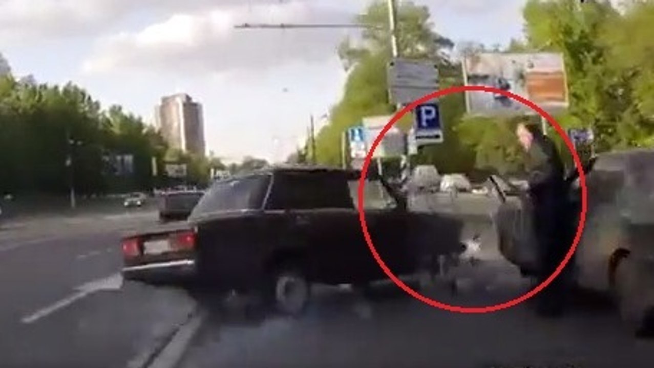 En faisant une queue de poisson, ce conducteur...