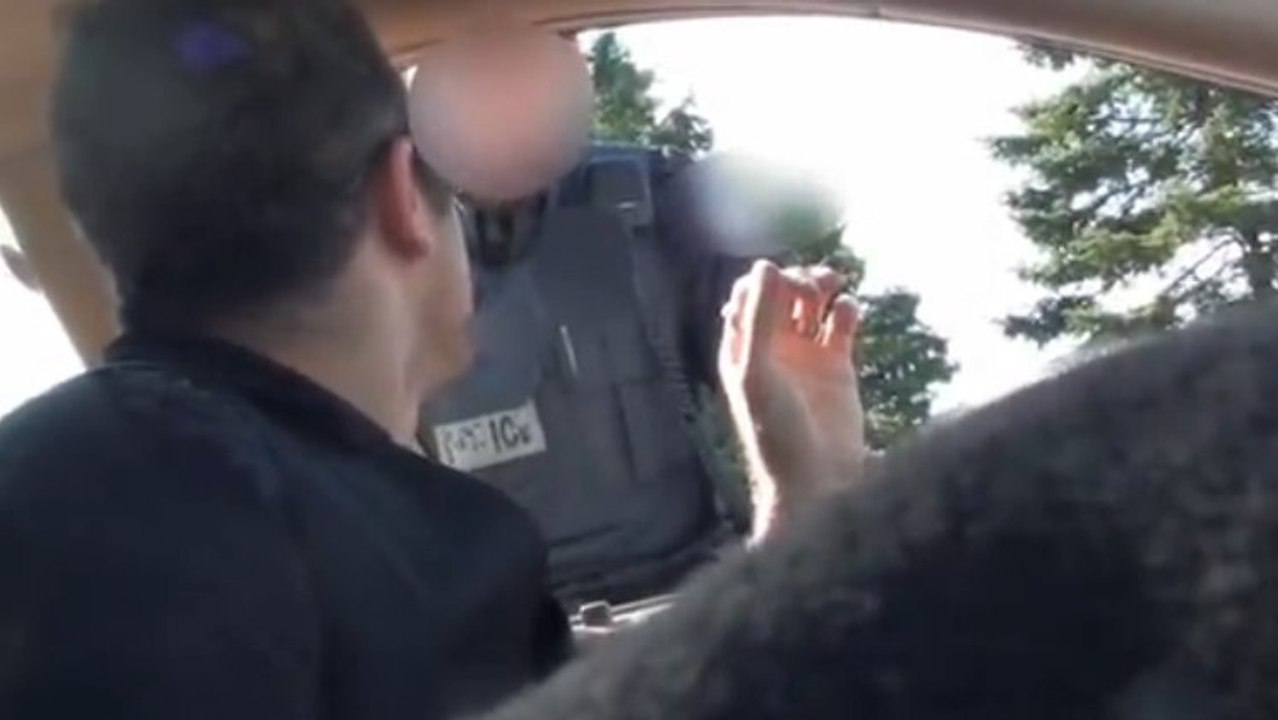 Pour éviter une contravention, il hypnotise un policier !