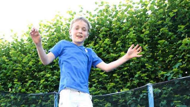 A 9 ans, Joos Van Dyck retrouve l'usage de son bras grâce à une imprimante 3D