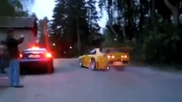 Tuning : le pot d'échappement d'une Toyota Supra lance des flammes !