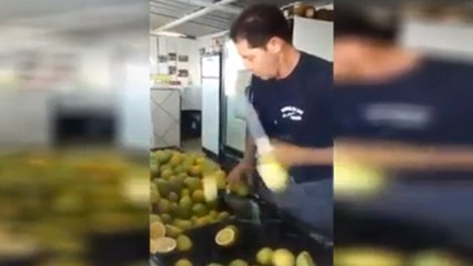 Cet homme coupe des citrons comme un vrai Ninja