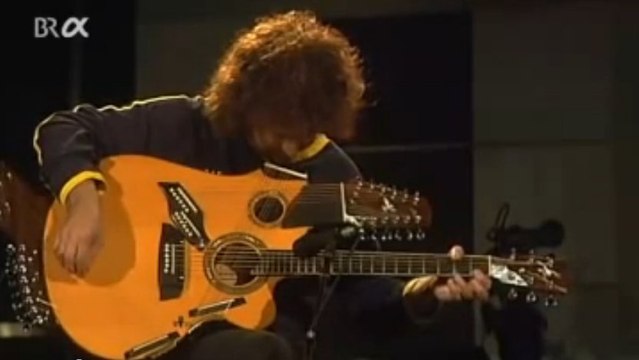 Pat Metheny improvise sur une guitare à... 42 cordes !