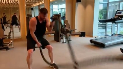 L'entraînement intense de Chris Hemsworth pour jouer dans Dhaka