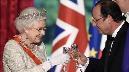 François Hollande tente de faire rire la Reine Elizabeth II... et fait un flop !