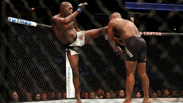 UFC : Le jour où Jon Jones à passé le finish à Daniel Cormier