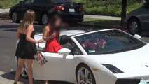 Grâce à sa Lamborghini, il séduit des femmes sans dire un mot