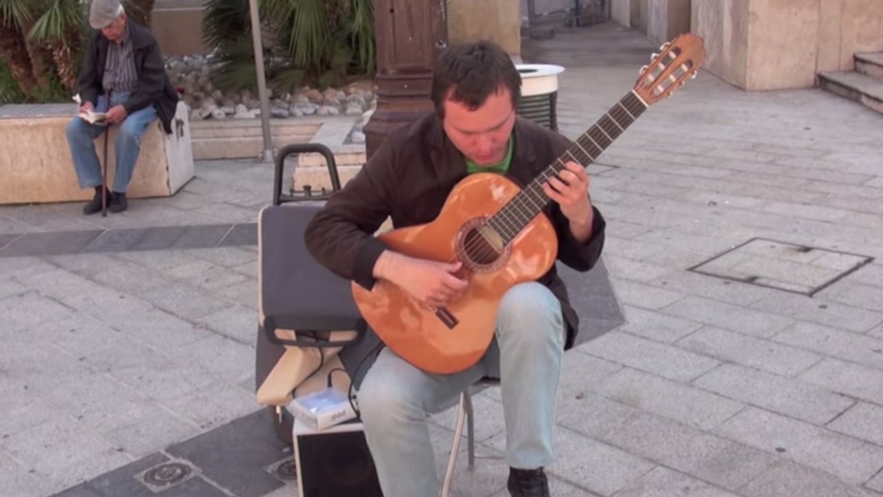 Ce guitariste russe est devenu le roi de la guitare à Nice