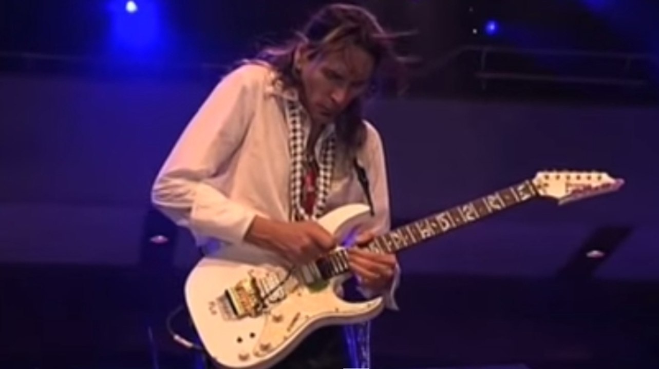 Steve Vai en plein show sur "For The Love Of God"