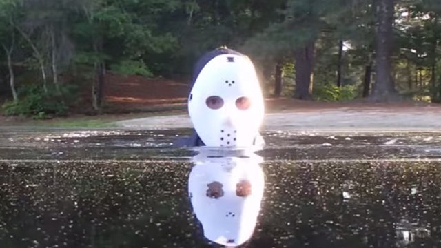 Il fait un remake terrifiant de Vendredi 13 pour effrayer les passants