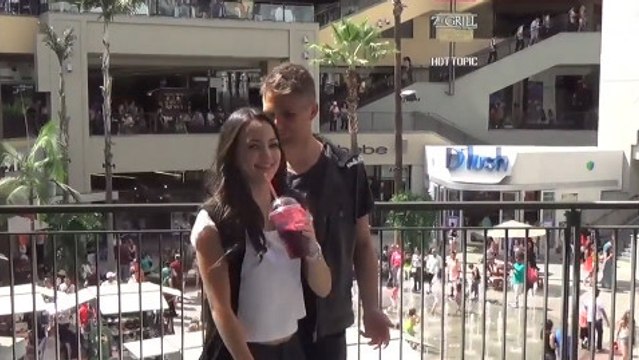 Cette jolie jeune femme a trouvé le moyen de rendre fou les passants !