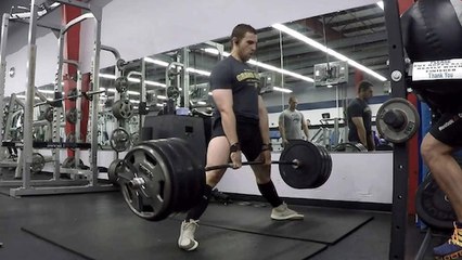 Un américain explose un record de powerlifting avec 10 000kg en moins d'une minute !