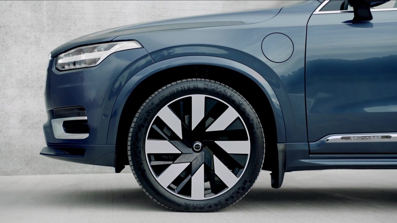 2023 Volvo XC90 Recharge T8 AWD in Denim Blue Design Preview