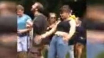 La danse totalement loufoque d'une jeune femme au festival Longitude
