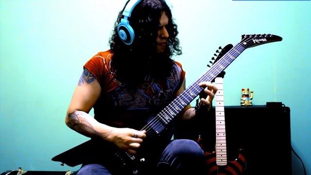 Il reprend les musiques de ''Pirates des Caraïbes'', ''Game of Thrones'' et ''Skyrim'' à la guitare électrique