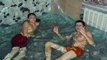 Pour échapper à la canicule, ces russes ont transformé leur salon en piscine géante