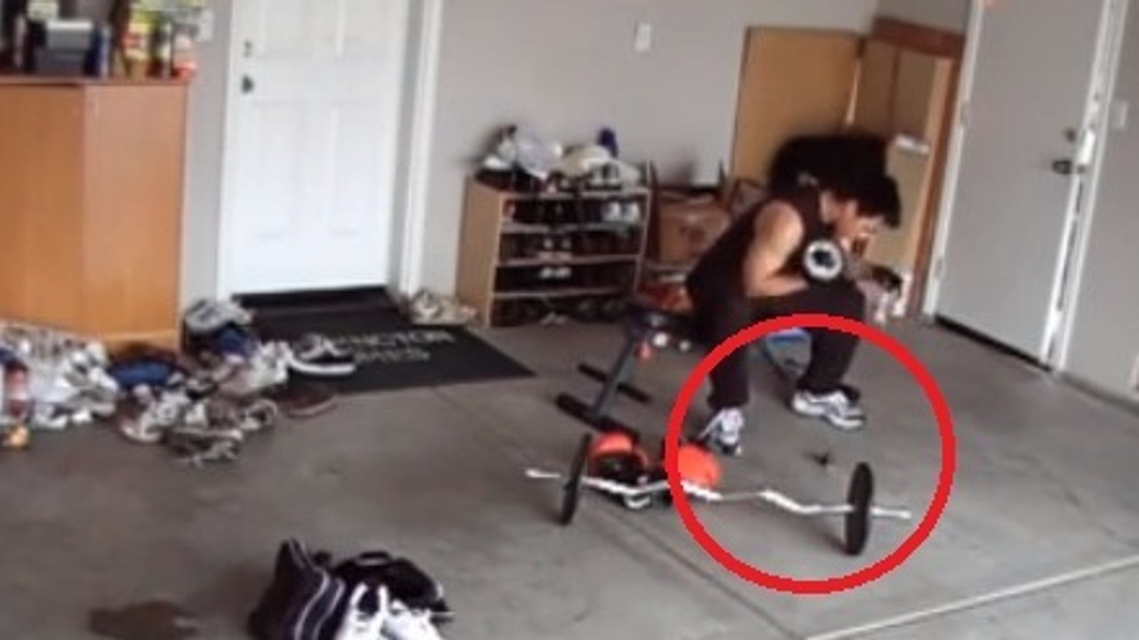 Découvrez la réaction hilarante de ce sportif à la vue d'une petite souris !