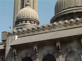 Gunfire as police drag Islamists from Cairo mosque